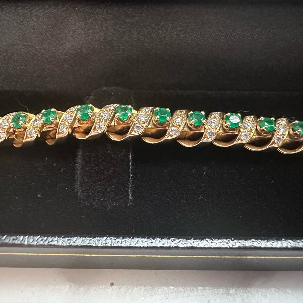Gubelin (swiss brand) Elegant 18k Gold and Green Emerald Bracelet- 32.7grams